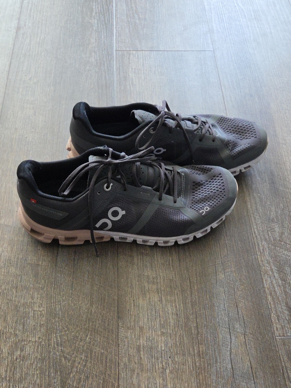 On Cloudwomen Athletic Running Shoes in Dark Gray and Pink
